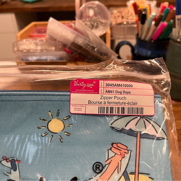 Thirty-One Zipper Pouch Dog Days - Picture 3 of 6